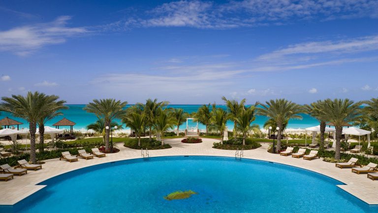 tropical_resort_palm_trees_90873_1920x1080